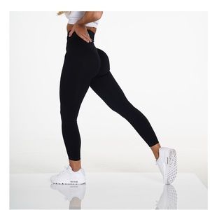 NVGTN XS Black Solid Seamless Leggings